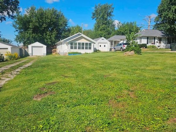 1325 Maplewood Drive NE, Cedar Rapids, IA 52402