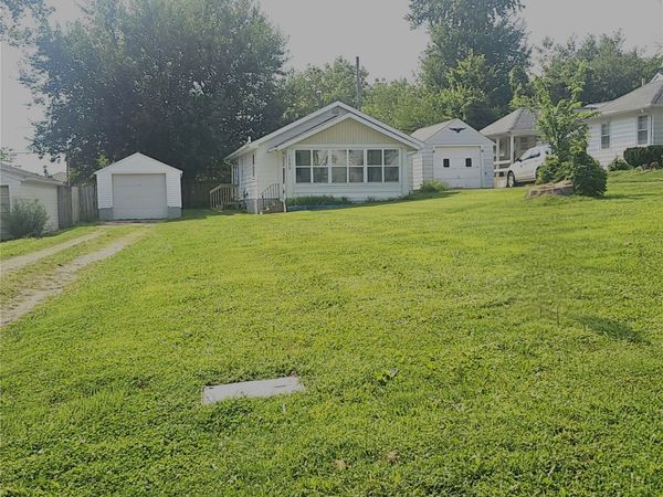 1325 Maplewood Drive NE, Cedar Rapids, IA 52402