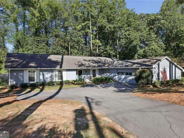 2862 Dunnington Circle, Atlanta, GA 30341