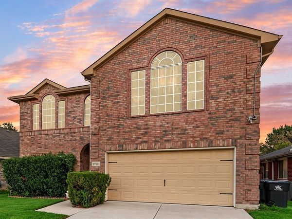 5715 Creekhollow Drive, Arlington, TX 76018