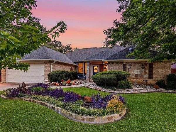 707 Glenn Drive, Euless, TX 76039
