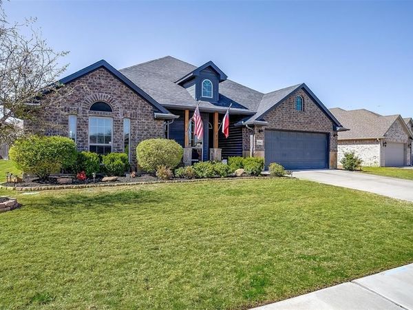 2004 Hill Crest Court , Weatherford, TX 76086