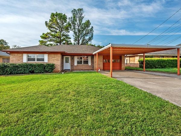 2710 W Walker Street , Denison, TX 75020