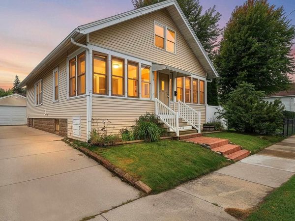 935 W 8TH AVENUE, Oshkosh, WI 54902