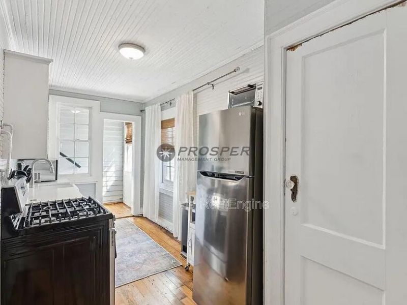 72 1/2 King Street Photo 15