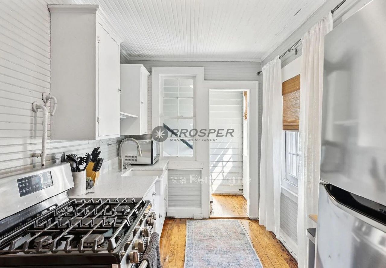 72 1/2 King Street Photo 16