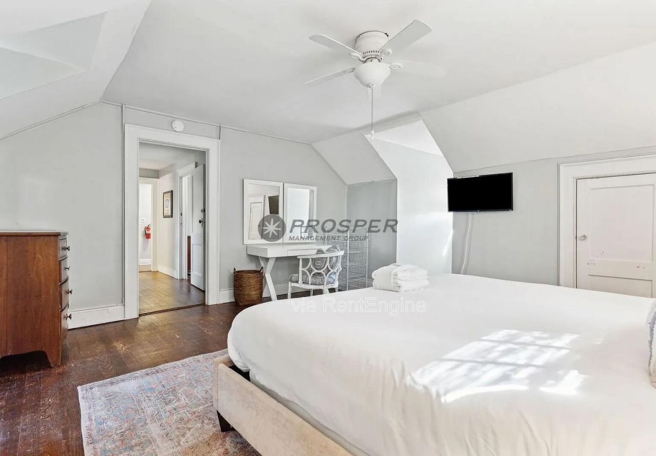 72 1/2 King Street Photo 18