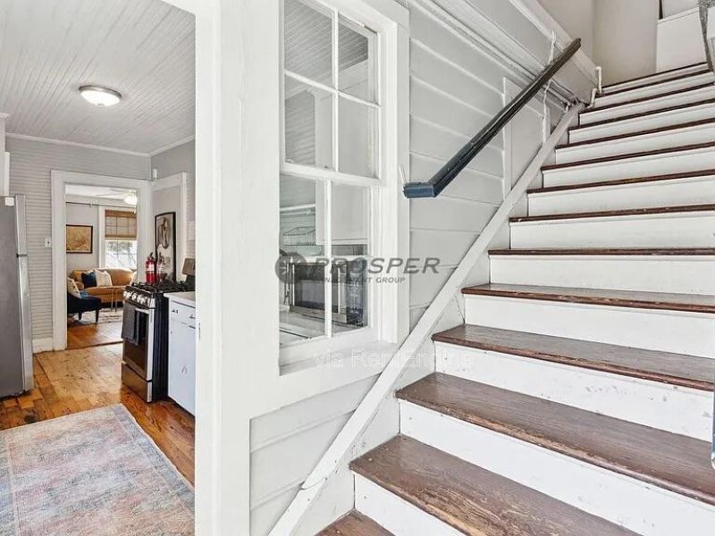72 1/2 King Street Photo 20