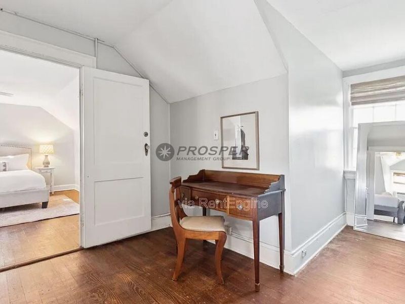 72 1/2 King Street Photo 21