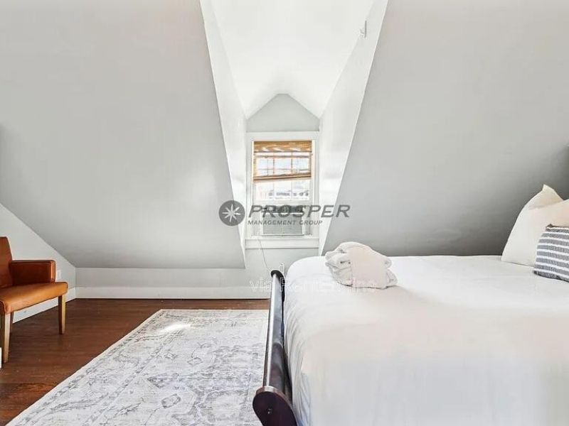 72 1/2 King Street Photo 23