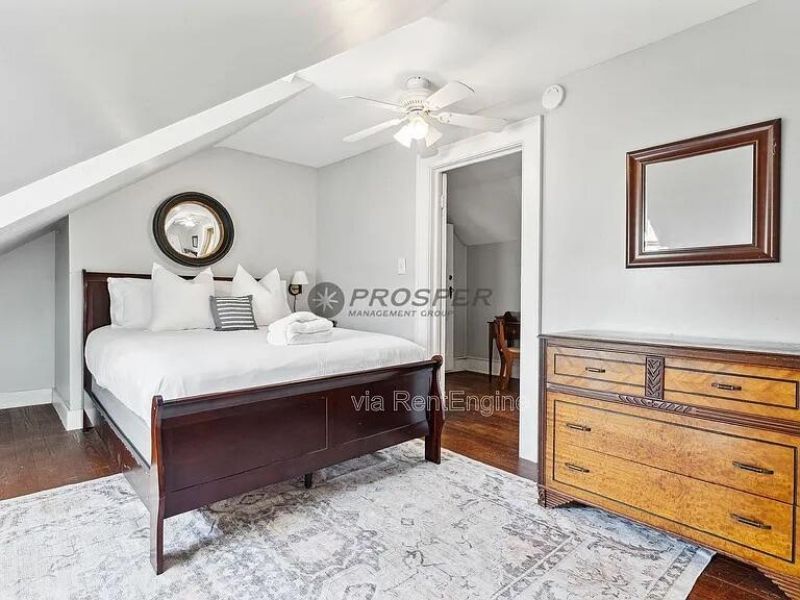 72 1/2 King Street Photo 26