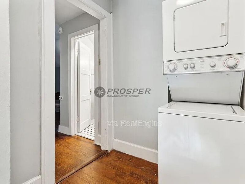 72 1/2 King Street Photo 32