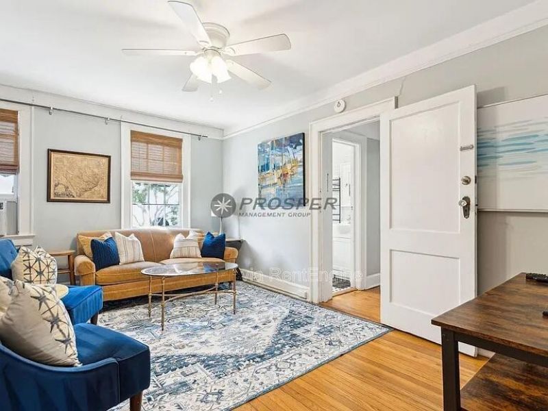 72 1/2 King Street Photo 5