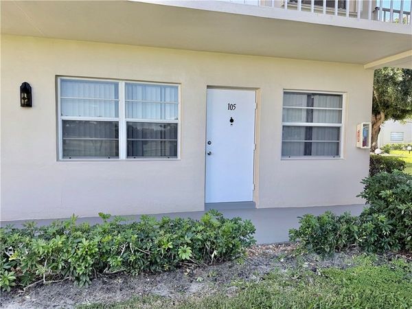 34 Pine Arbor Lane, Unit 105, Vero Beach, FL 32962