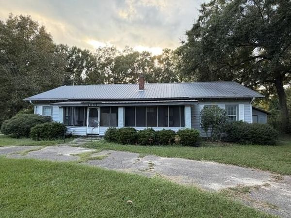 1001 Main St., New Augusta, MS 39462