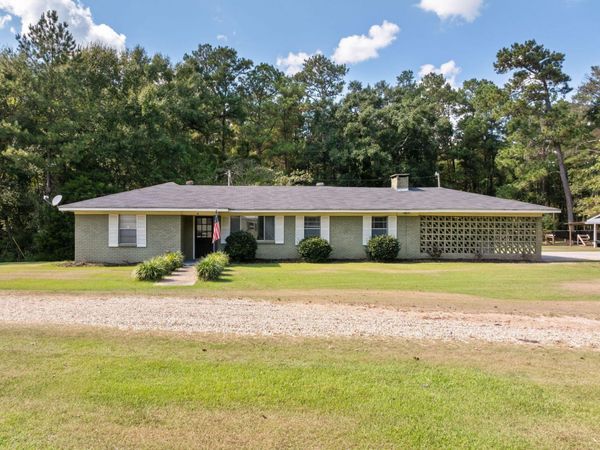 219 Davis, Petal, MS 39465