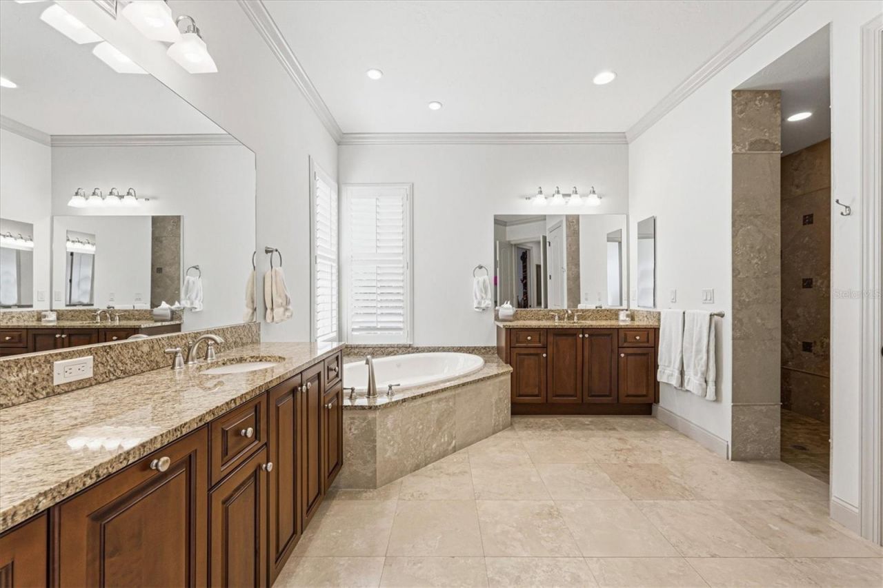 3737 Founders Club Drive, Sarasota, FL 34240 Photo