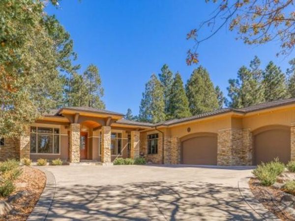 11025 Kestrel Road, Klamath Falls, OR 97601