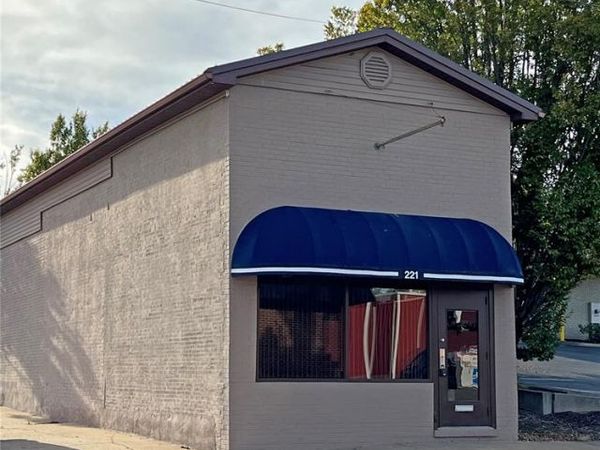 221 S Market Street , Sparta, IL 62286