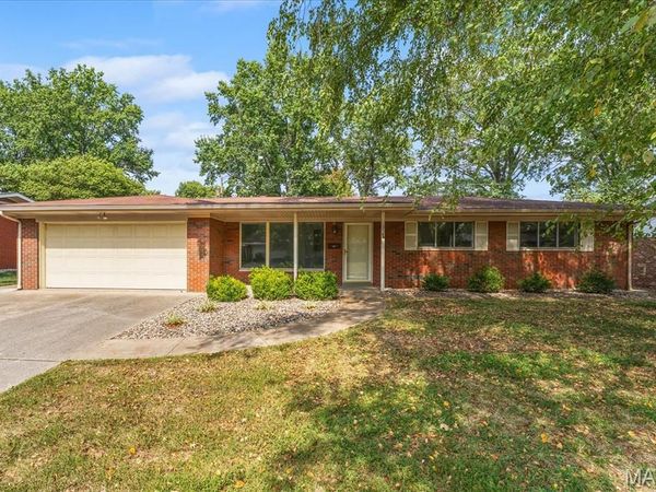 54 Bedford Drive , Belleville, IL 62226