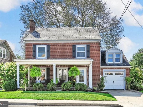36 N CUSTER AVENUE, NEW HOLLAND, PA 17557