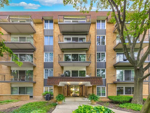 445 N Park Boulevard , Unit 2C, Glen Ellyn, IL 60137