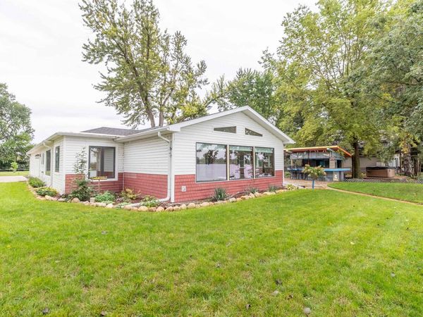 207 Skid Row St, Salix, IA 51052