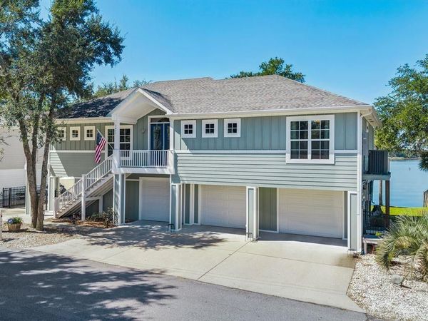 7677 Petersen Pt Rd, Milton, FL 32583
