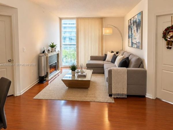 5085 NW 7th St , Unit 608, Miami, FL 33126
