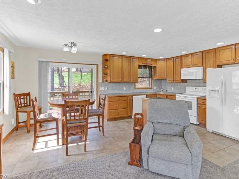63 W Mohawk Drive, Malvern, OH 44644 Photo 10