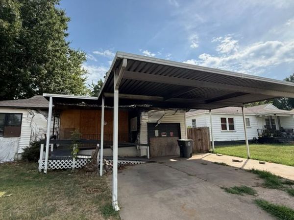 5960 E Latimer Street , Tulsa, OK 74115