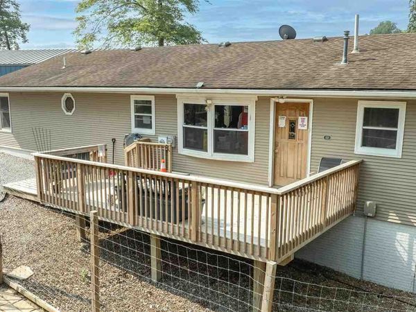 1045 Vine Ave, Riverside, IA 52327