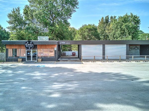 2229 E Huntsville Road , Fayetteville, AR 72701