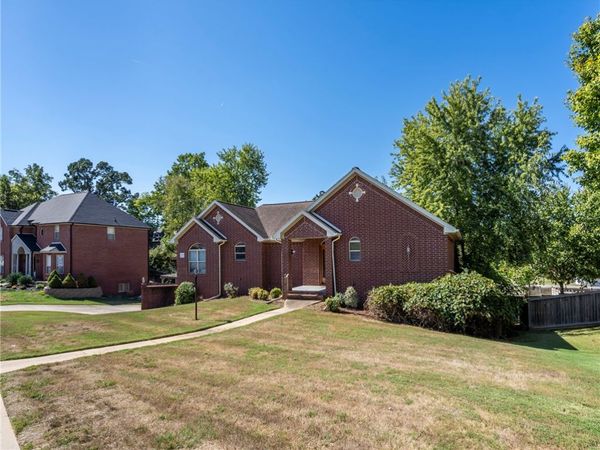 107 Olinka Pass Street, Bentonville, AR 72712