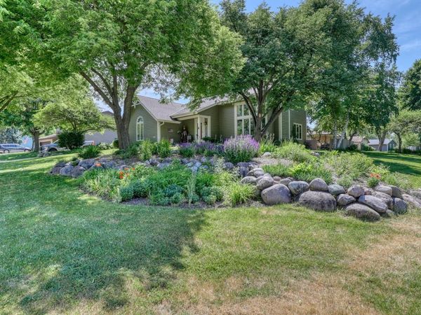 10929 W Hope AVENUE, Wauwatosa, WI 53222