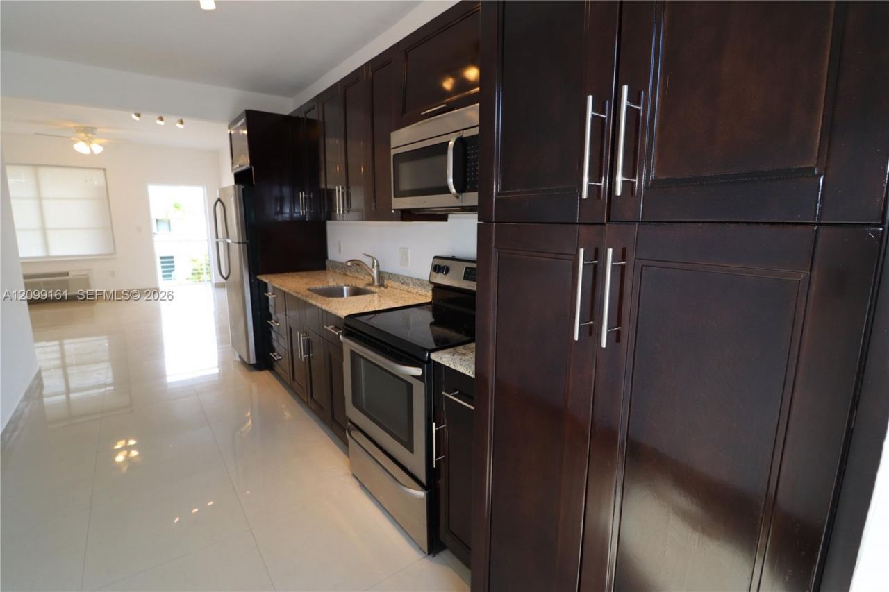 540 74th St , Unit 14, Miami Beach, FL 33141 Photo