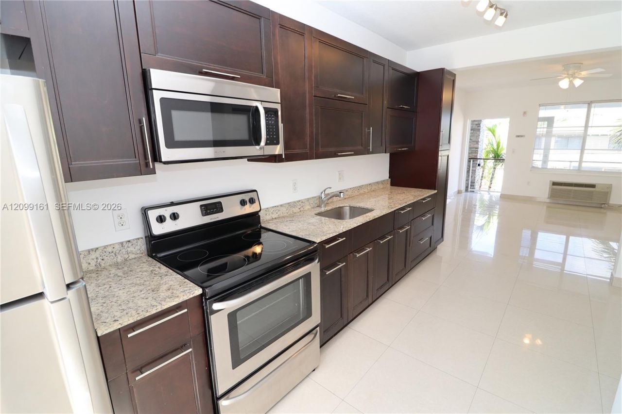 540 74th St , Unit 14, Miami Beach, FL 33141 Photo