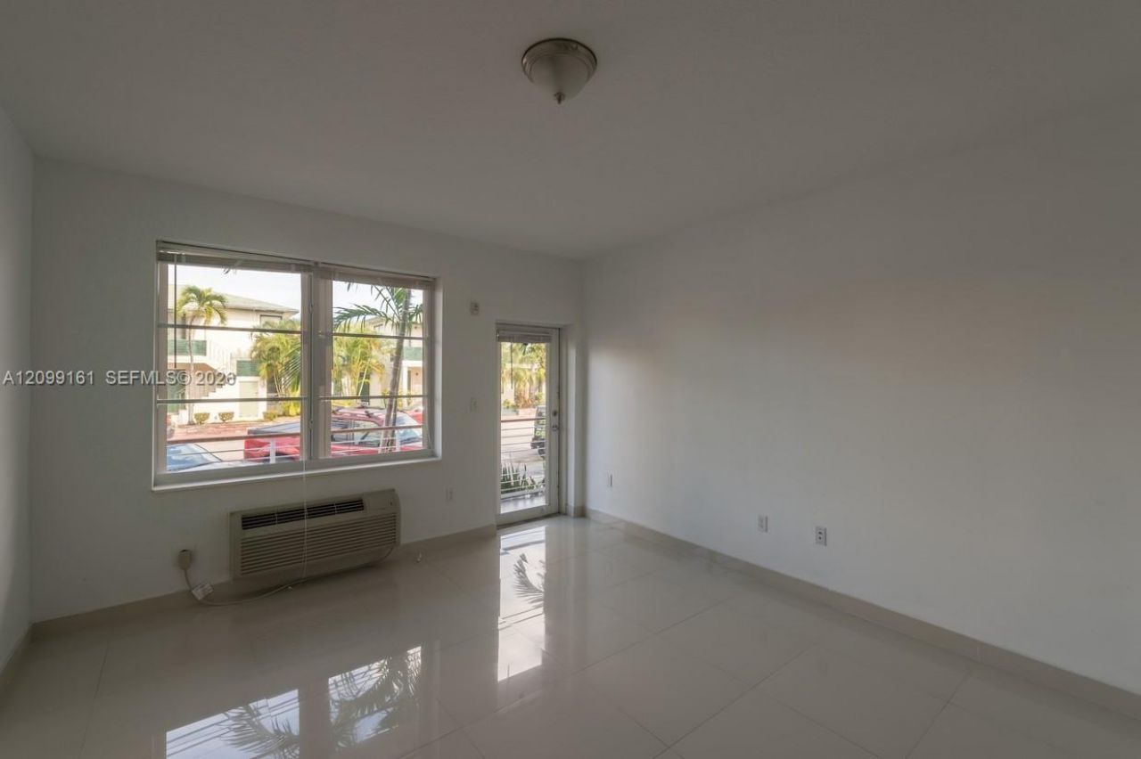 540 74th St , Unit 14, Miami Beach, FL 33141 Photo