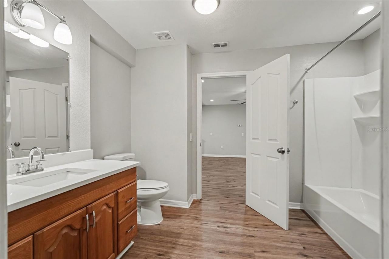 126 Goins Drive , Seffner, FL 33584 Photo