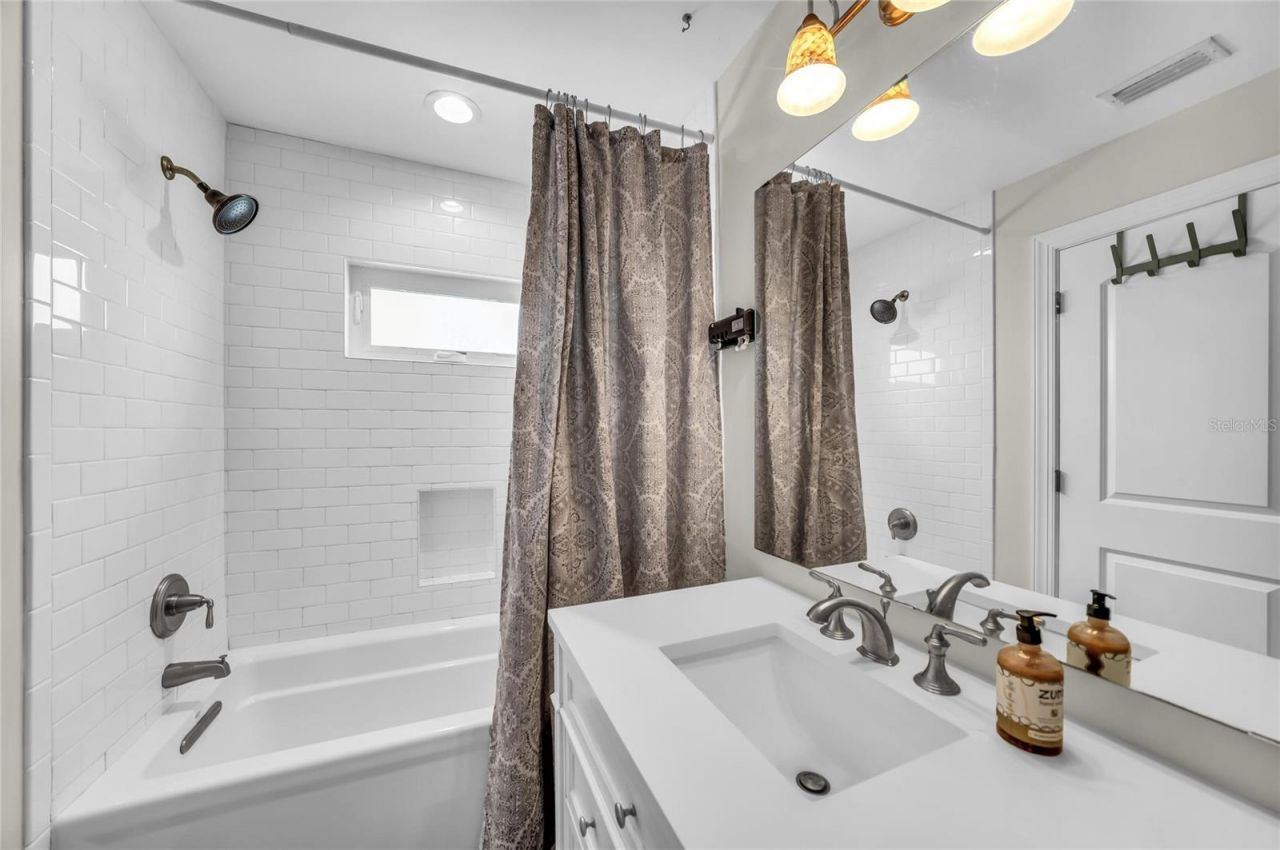 301 Ponce De Leon Avenue, Venice, FL 34285 Photo