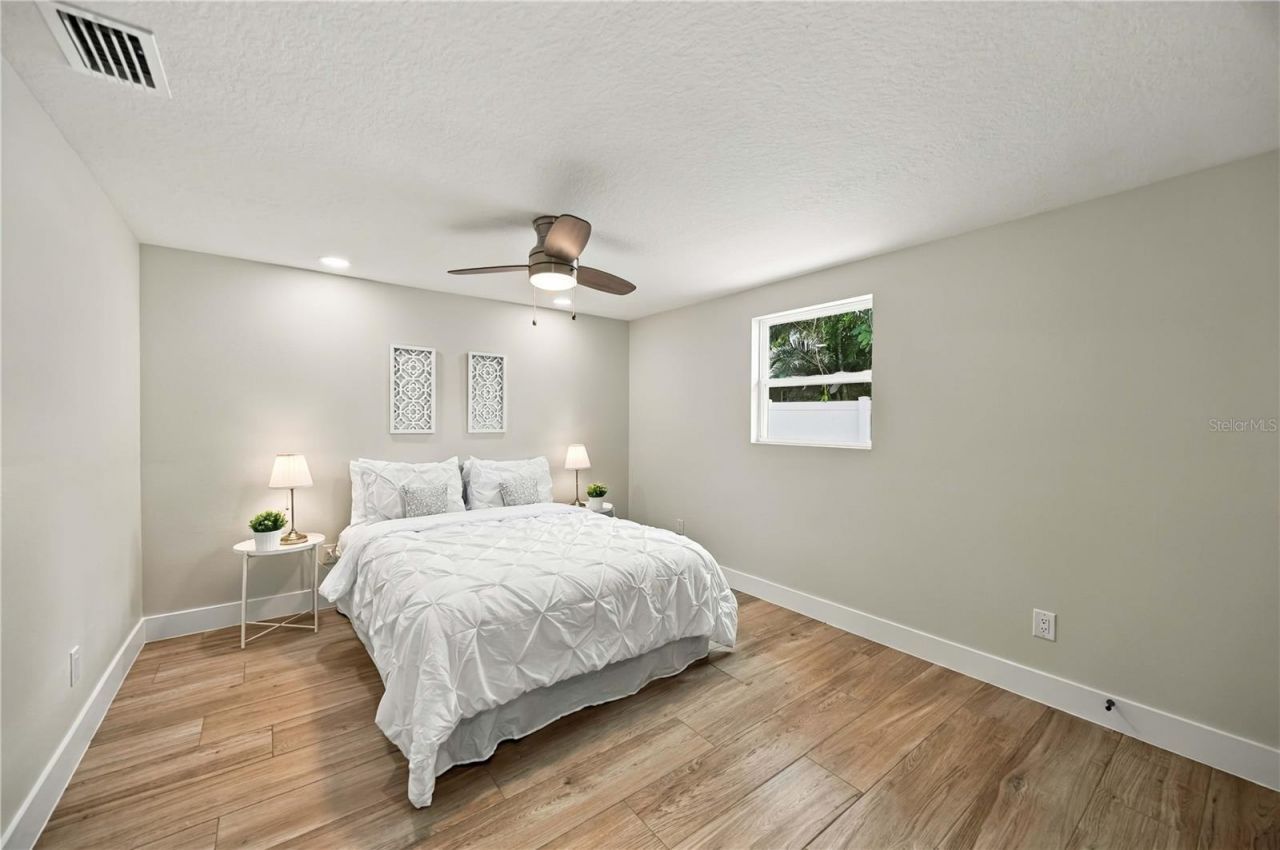 1802 Robinhood Street, Sarasota, FL 34231 Photo