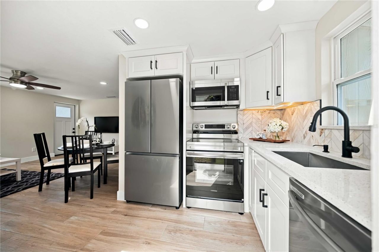 1802 Robinhood Street, Sarasota, FL 34231 Photo