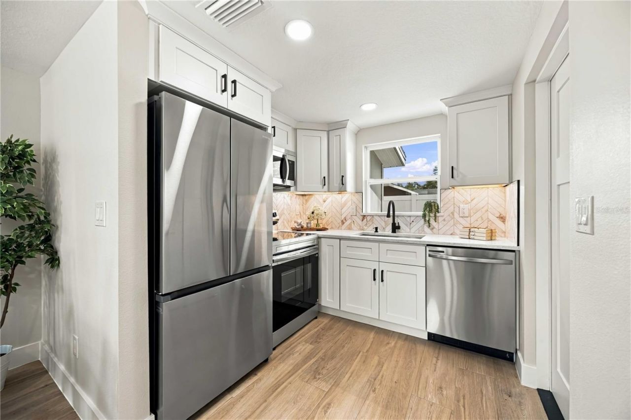 1802 Robinhood Street, Sarasota, FL 34231 Photo