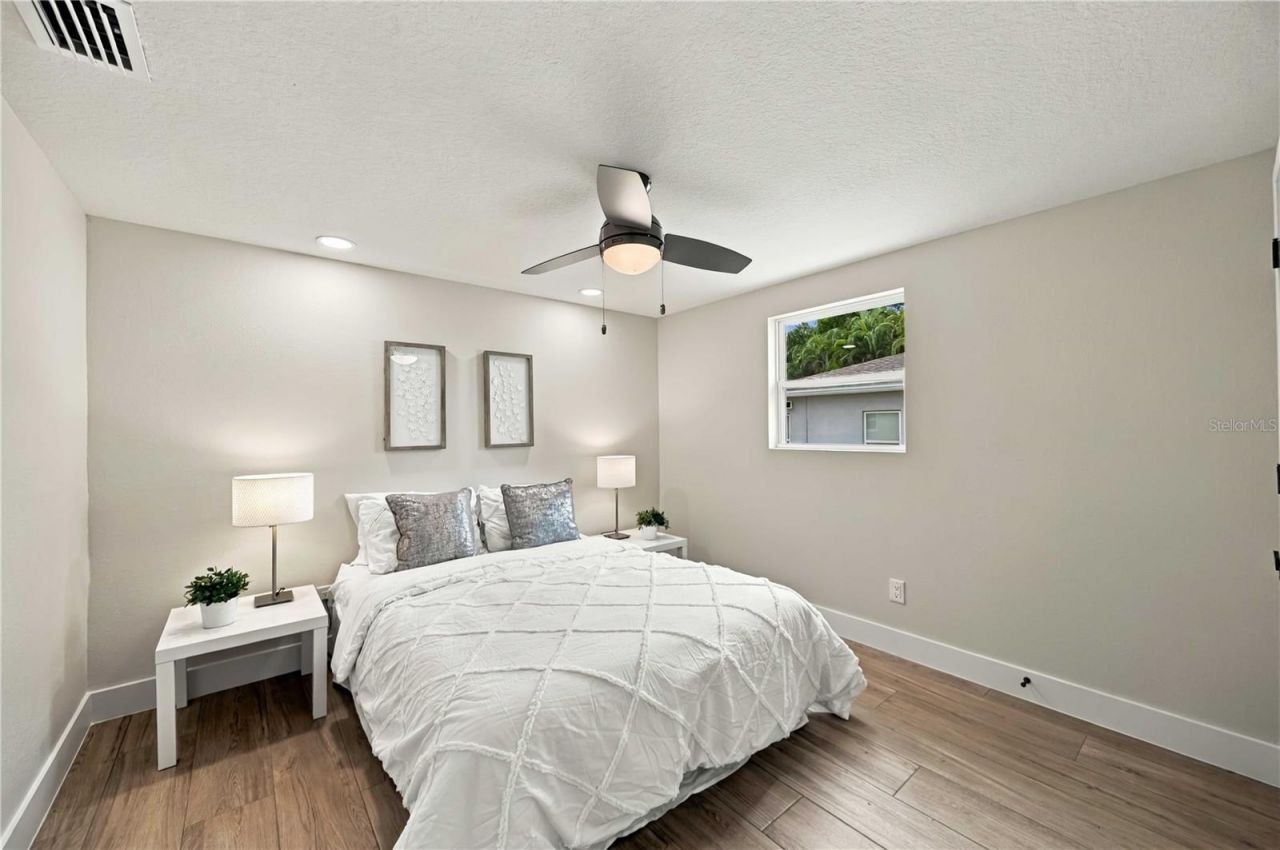 1802 Robinhood Street, Sarasota, FL 34231 Photo