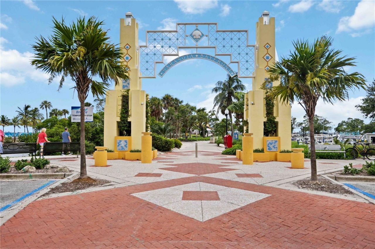 1802 Robinhood Street, Sarasota, FL 34231 Photo