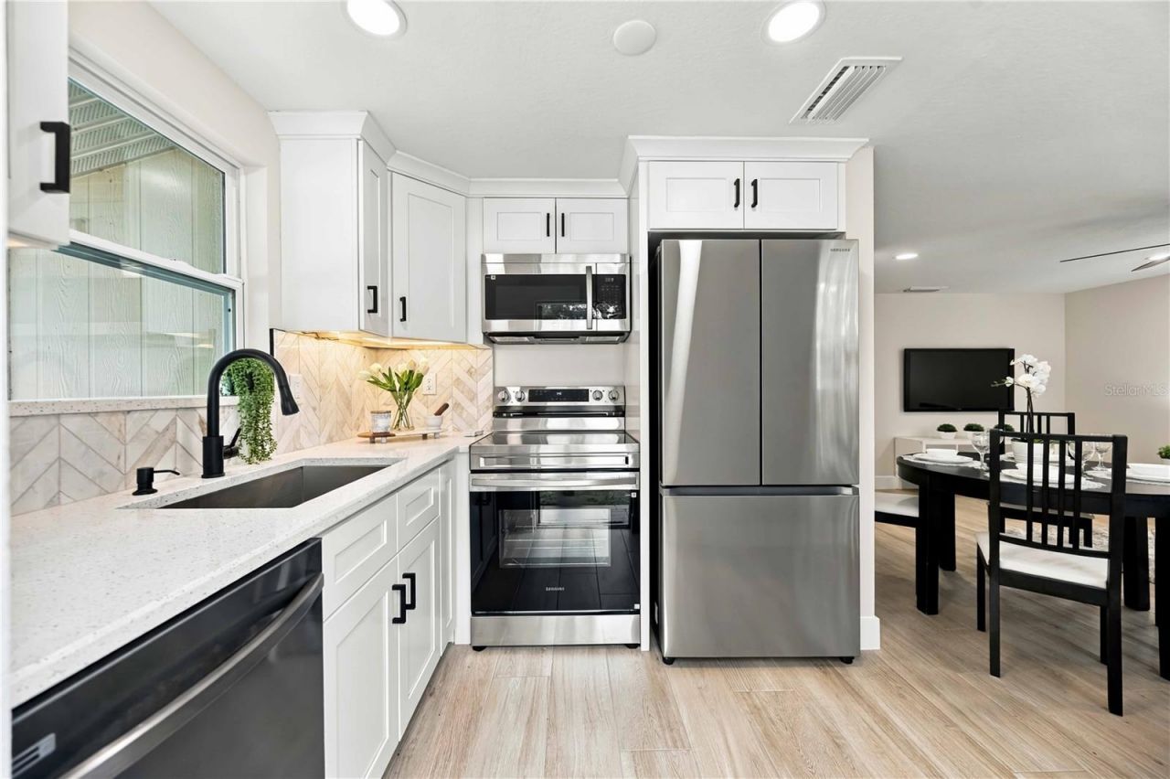 1802 Robinhood Street, Sarasota, FL 34231 Photo