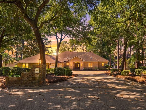 2422 Edgewater Drive, Niceville, FL 32578