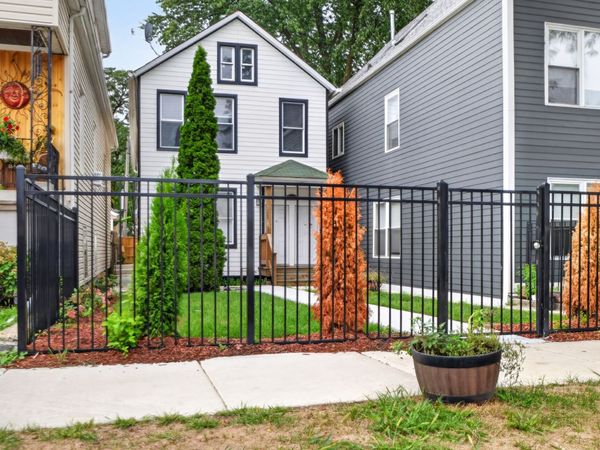 2818 N Drake Avenue , Chicago, IL 60618
