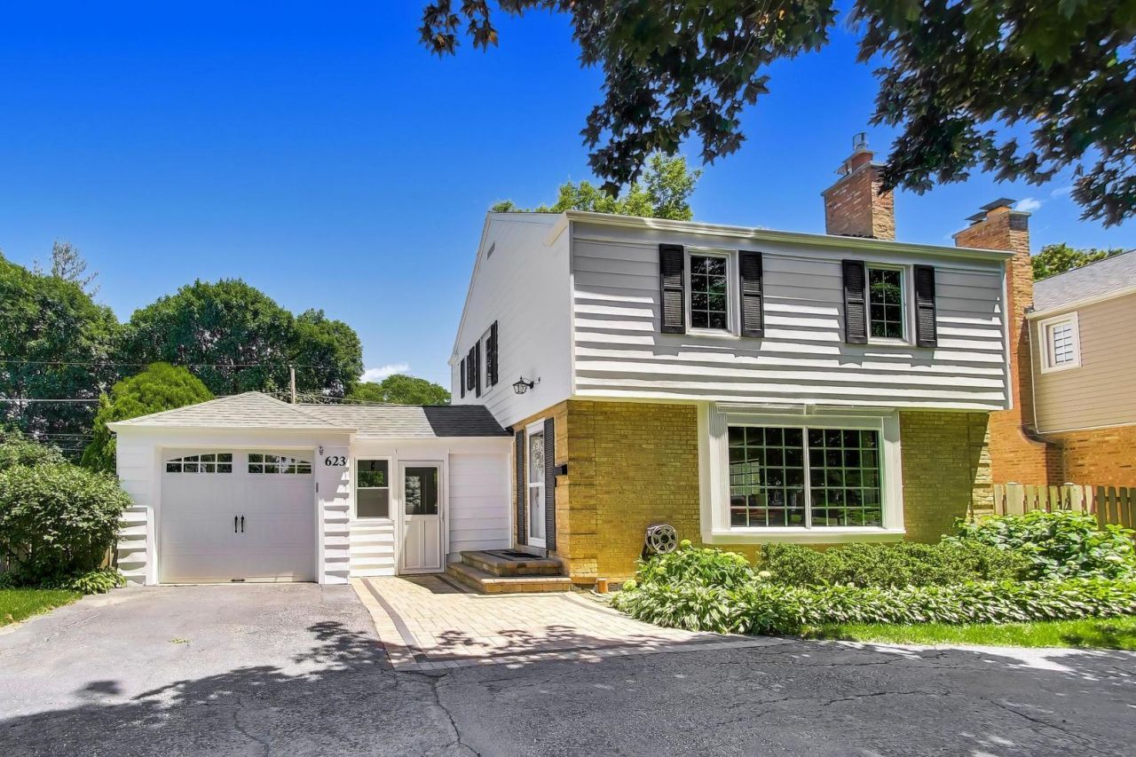 623 S Arlington Heights Road, Arlington Heights, IL 60005 Main Photo