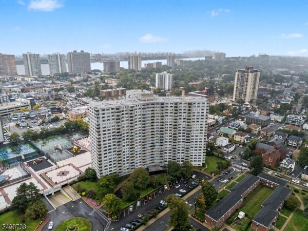 2000 Linwood Ave, Fort Lee, NJ 07024